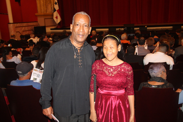 Milagros Salcedo enamora en su presentación en la XXXIX gala Roberto Lewis  