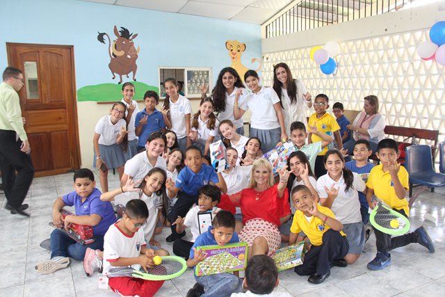 Estudiantes del Instituto Alberto Einstein participan en sesión de Musicoterapia con alumnos del IPHE