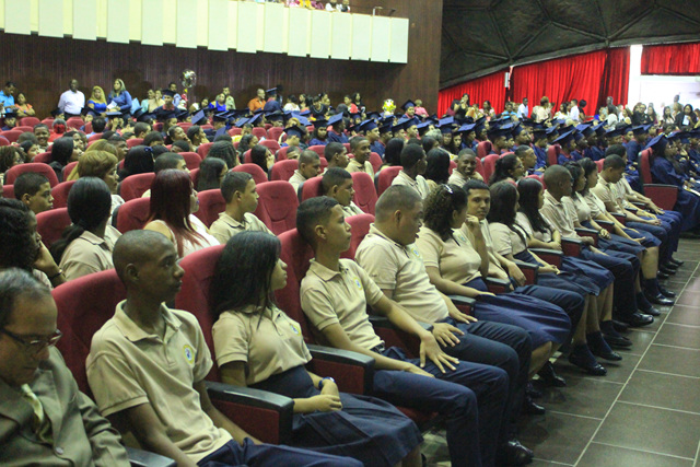 Escuela Vocacional Especial (EVE) del IPHE gradúa 310 estudiantes con formación vocacional