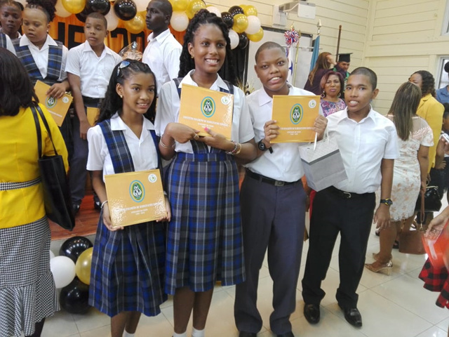Estudiantes del IPHE de Colón culminan sus estudios