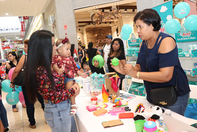 Estimuladoras del IPHE ofrecen orientación en feria familiar en Los Andes
