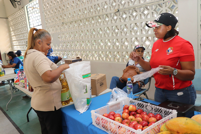 IPHE reinicia ciclo de ferias libres para sus colaboradores