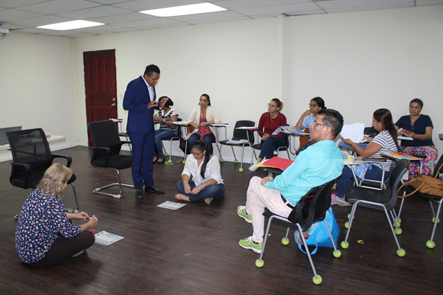 Orientan a docentes y técnicos del IPHE y MEDUCA sobre autismo y lectoescritura
