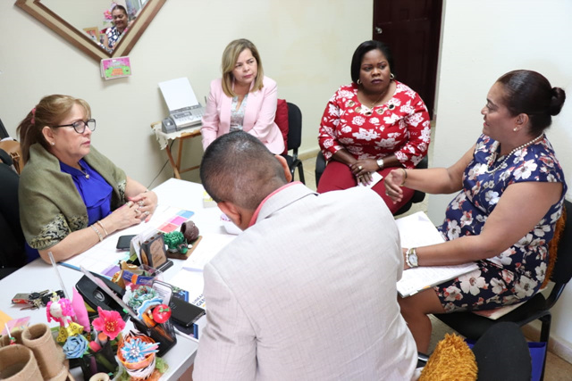 Extensión de Chiriquí recibe visita de autoridades para garantizar una educación de calidad en igualdad de oportunidades