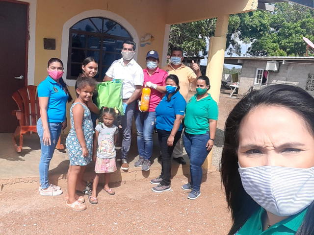 Comunidad educativa del IPHE de Aguadulce recibe donaciones