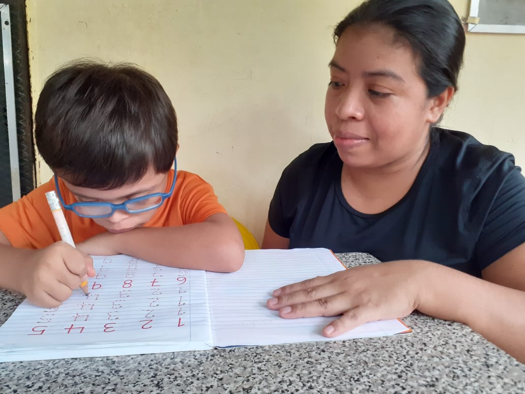 Docentes del IPHE se reinventan para no dejar “solos” a sus estudiantes, demostrando verdadera vocación de enseñar