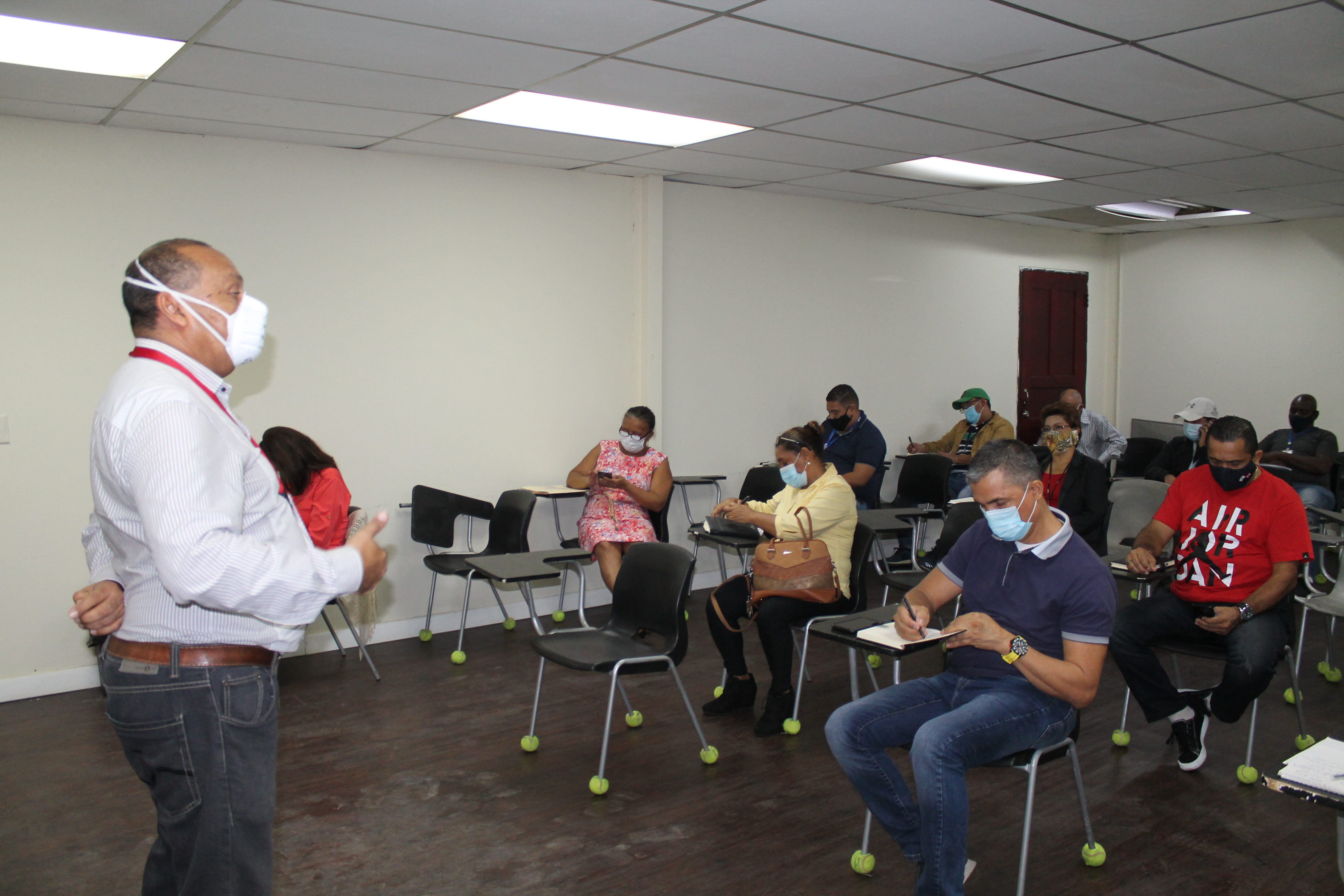 Orientan a jefes de departamentos y oficinas del IPHE sobre medidas de prevención del COVID 19