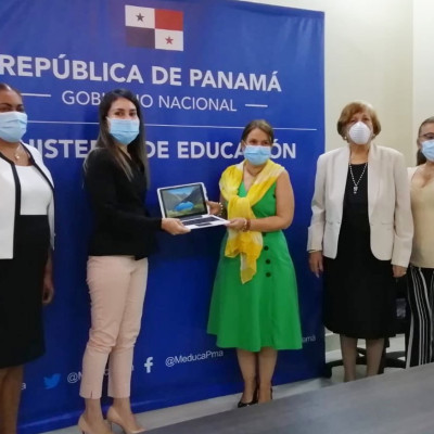 foto-entrega-de-tablets-meduca-al-IPHE-30d042125c9b986d9e7bfa00b279f485.jpg