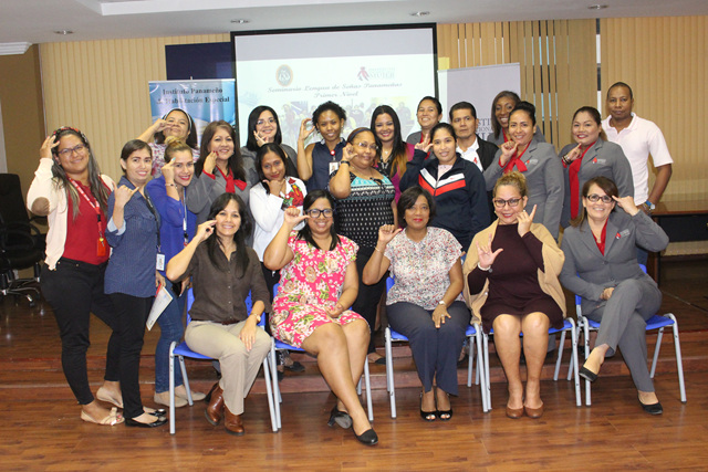 Clausura capacitación de lengua de señas en el INAMU