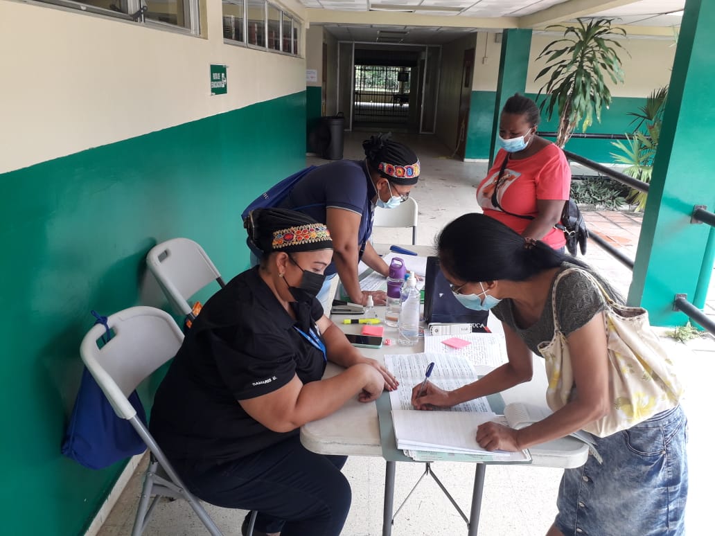 Realizan entrega de Beca Global en la sede de la Escuela Vocacional Especial