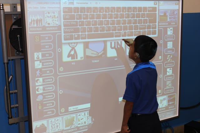 Tecnología en la educación de los estudiantes sordos: una importante herramienta para la educación inclusiva.