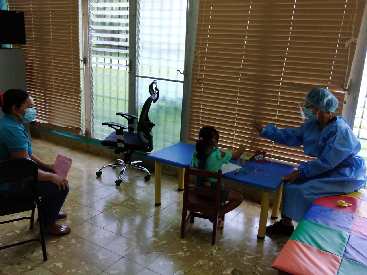 Trabajo presencial de los profesionales de Estimulación Temprana del IPHE en centros de salud y hospitales