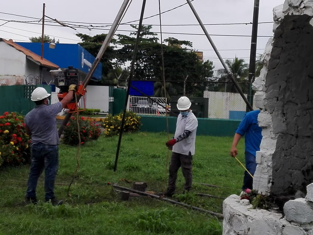 Realizan estudios del suelo en la Escuela Rayos de Luz del IPHE en Colón para futuras remodelaciones