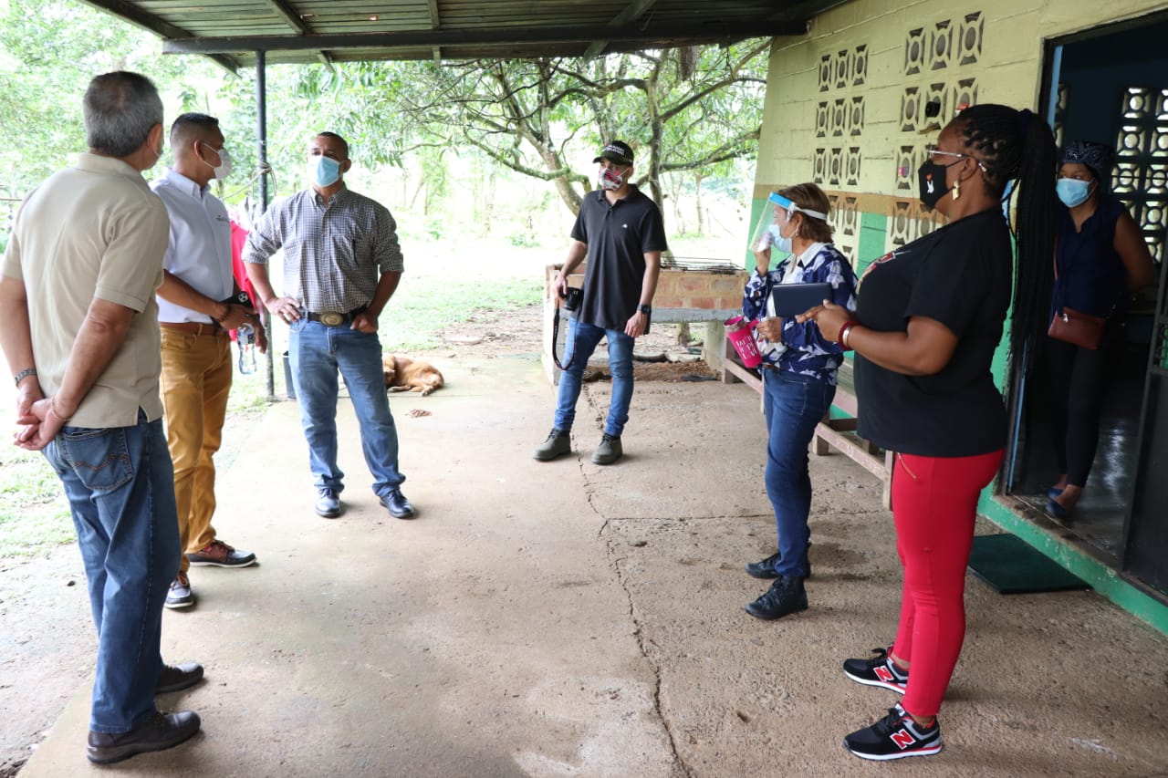 IPHE e IDIAP inspeccionan cultivo de tubérculos en el Centro Agropecuario Jorge A. Carles como parte del Convenio entre ambas entidades