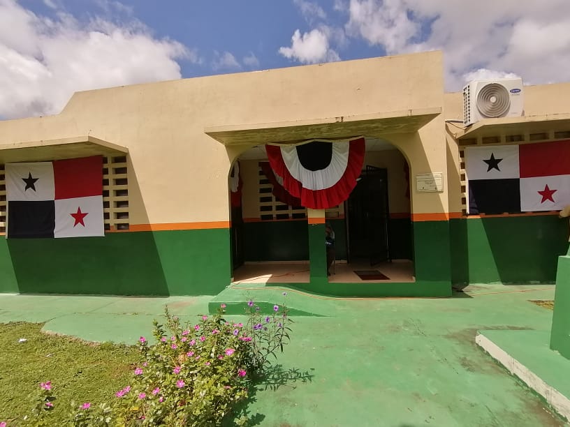 Extensión del IPHE Panamá Este resalta fervor patriótico con colocación de pollerines y banderas en su sede