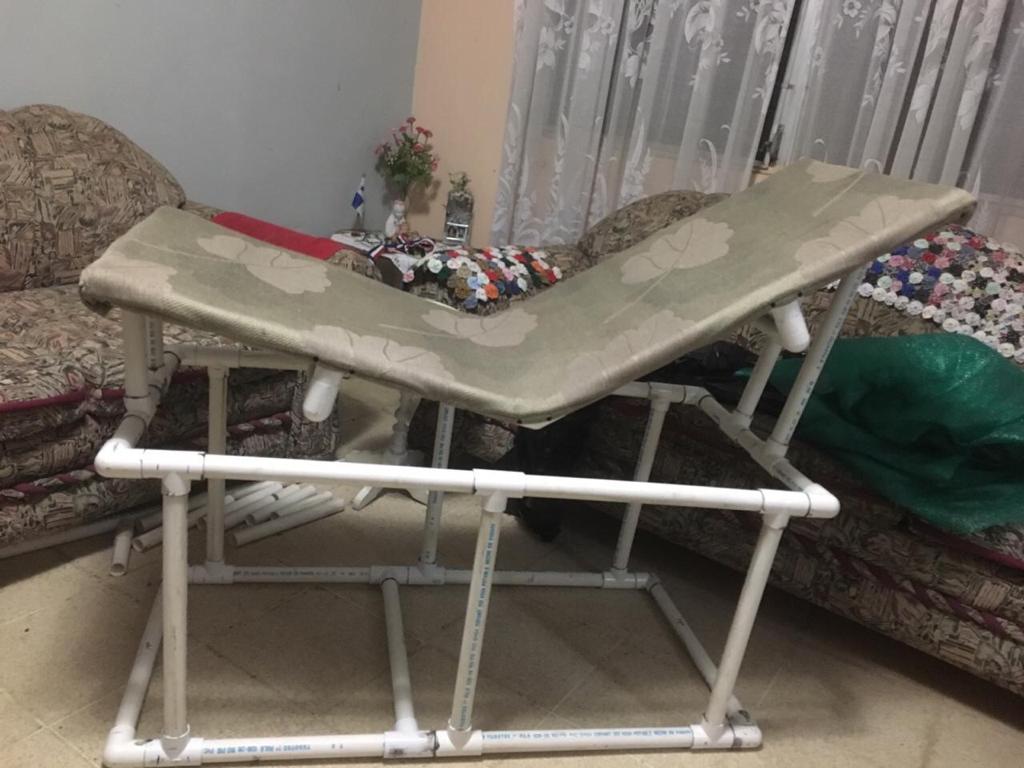 Docentes confeccionan silla de baño adaptable para alumna con diagnóstico de Síndrome de West