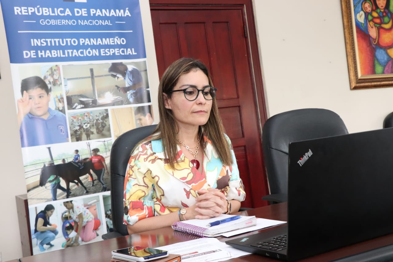 IPHE, en la conmemoración de sus 69° Aniversario realiza conversatorio “Experiencias Exitosas de Padres de Familia”  