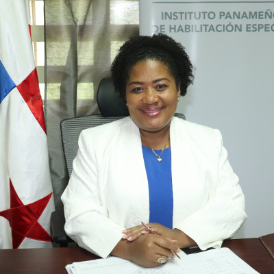 Director (a) Iris Batista