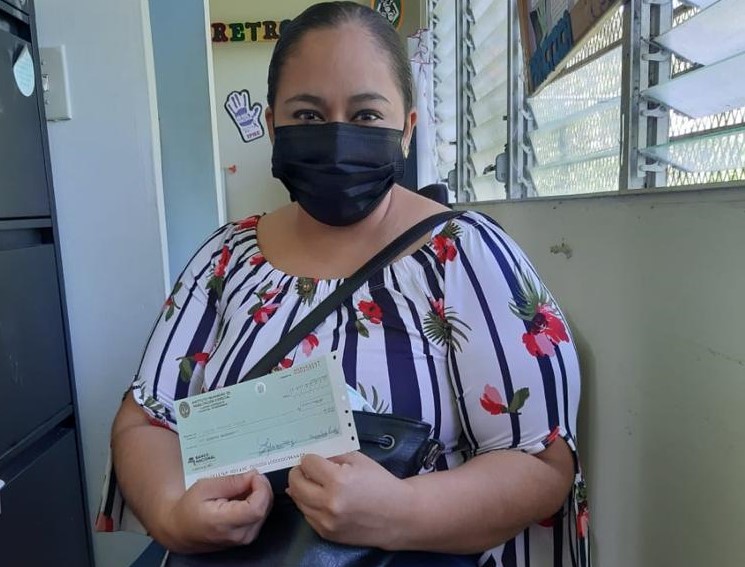 IPHE entrega subsidios económicos a familias en Bocas del Toro