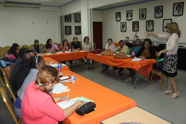 Docentes del PEP participan de jornada de capacitación