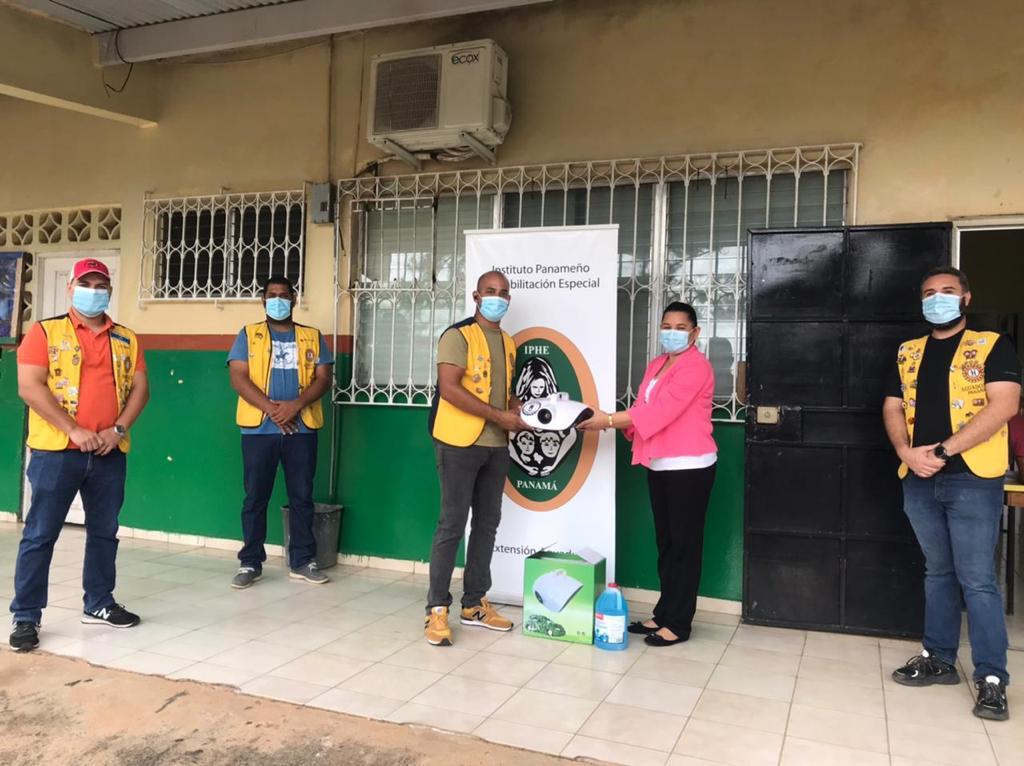 El Club Activo 20-30 de Aguadulce dona termonebulizador a la Extensión del IPHE de Aguadulce