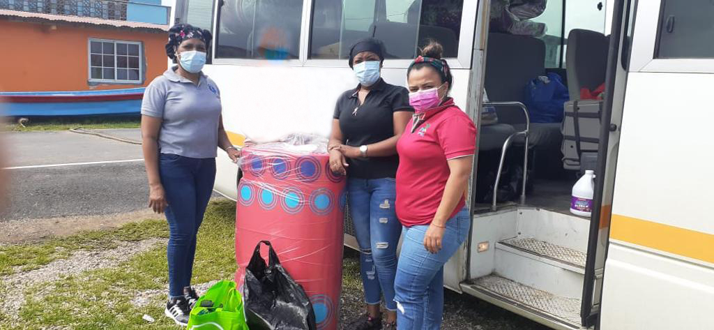 Docentes y técnicos de la Extensión del IPHE de Colón, realizan donación a damnificados de la Costa Arriba 