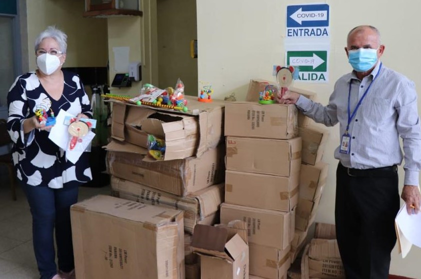 Realizan entrega de juguetes didácticos para alumnos del IPHE