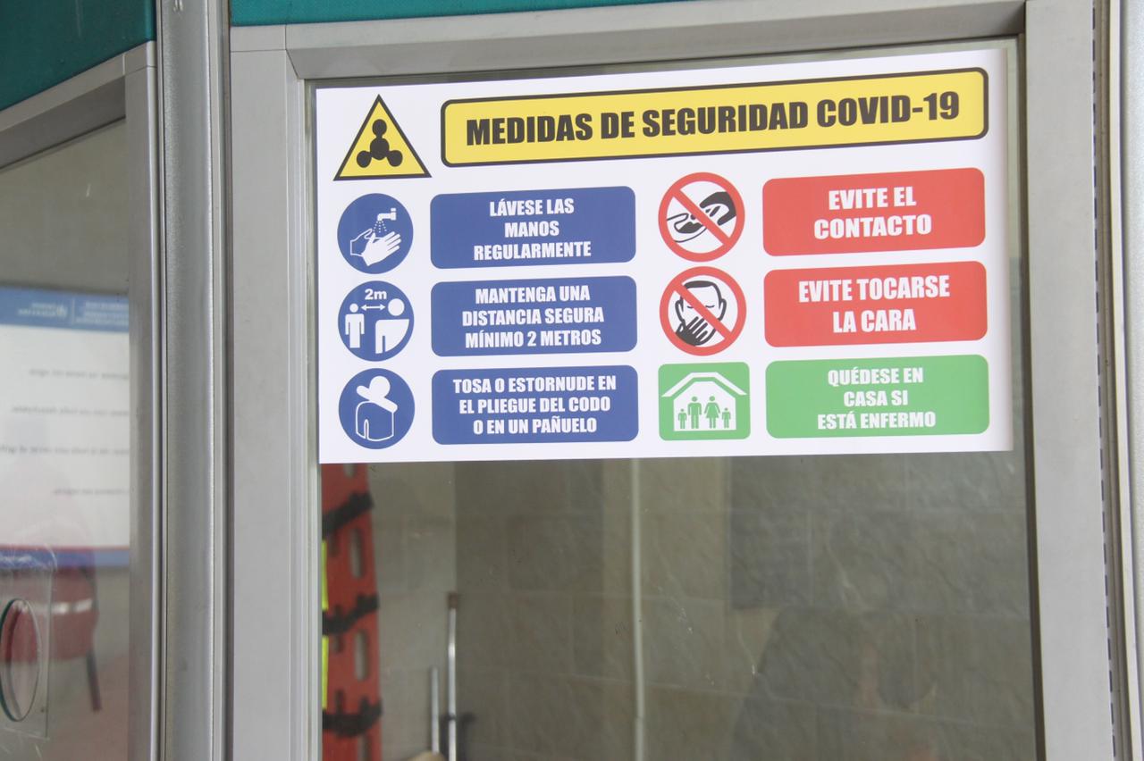 Colocan nuevas señalizaciones sobre medidas contra la COVID-19 en la sede del IPHE en Betania