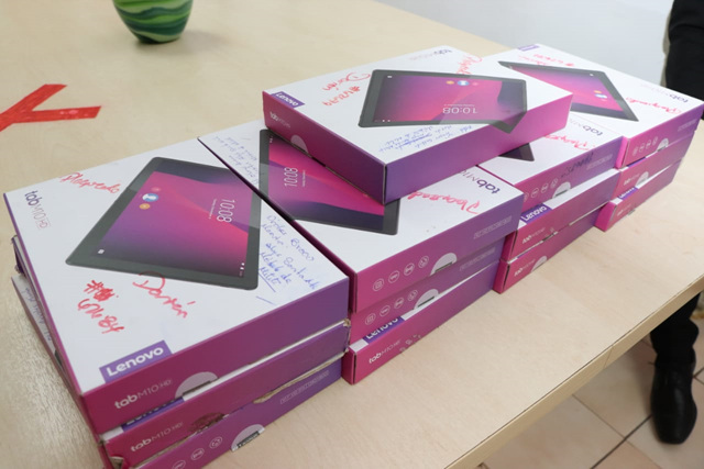 Extensión de Darién recibe tablets para garantizar las clases a distancia de los estudiantes