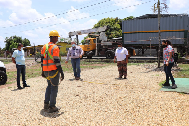 Comité de Obras hace entrega de un contenedor para depósito en el IPHE de Chepo 