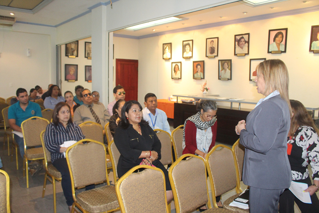 Presentan cambios al manual de evaluación para el sector público