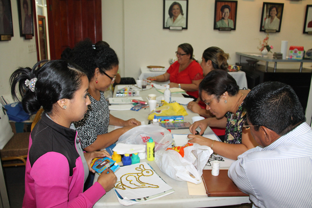 Elaboran material para aprendizaje de los colores
