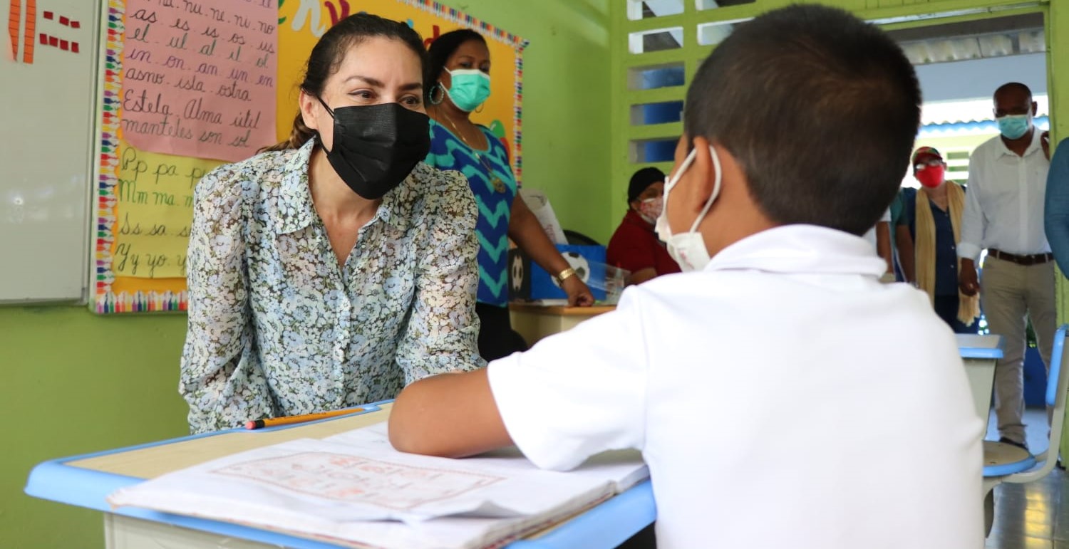 Directora General del IPHE, realiza gira de trabajo en la Extensión de Bocas del Toro