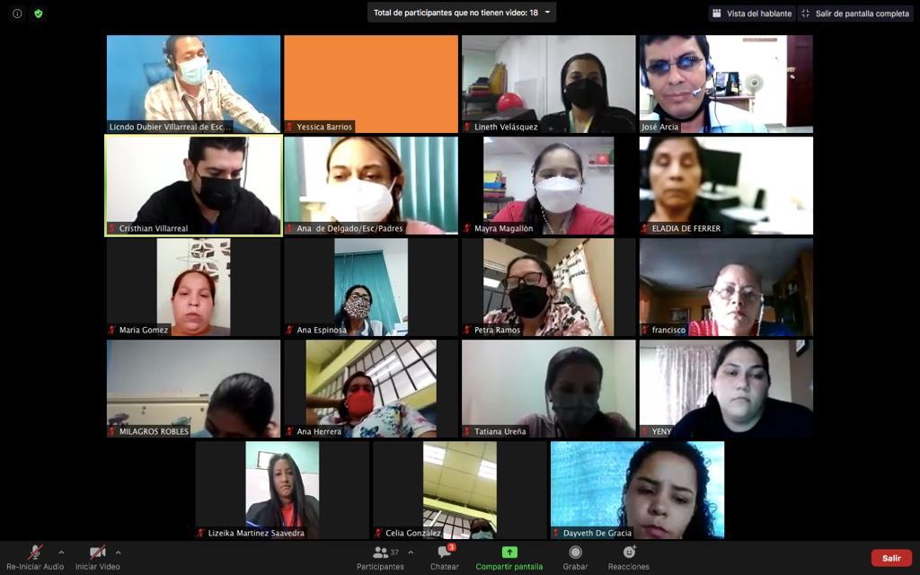 Personas con discapacidad visual aprenden sobre el uso adecuado del dispositivo móvil y el acceso a la información