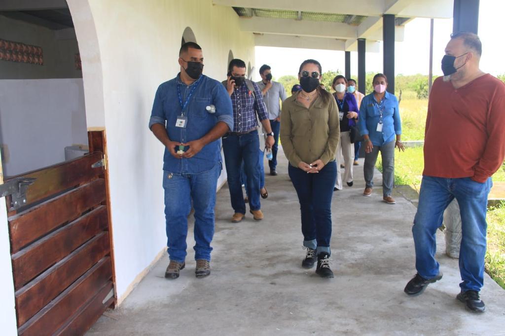Directora general conoce avances de trabajos en Módulo del IPHE en El Jagüito