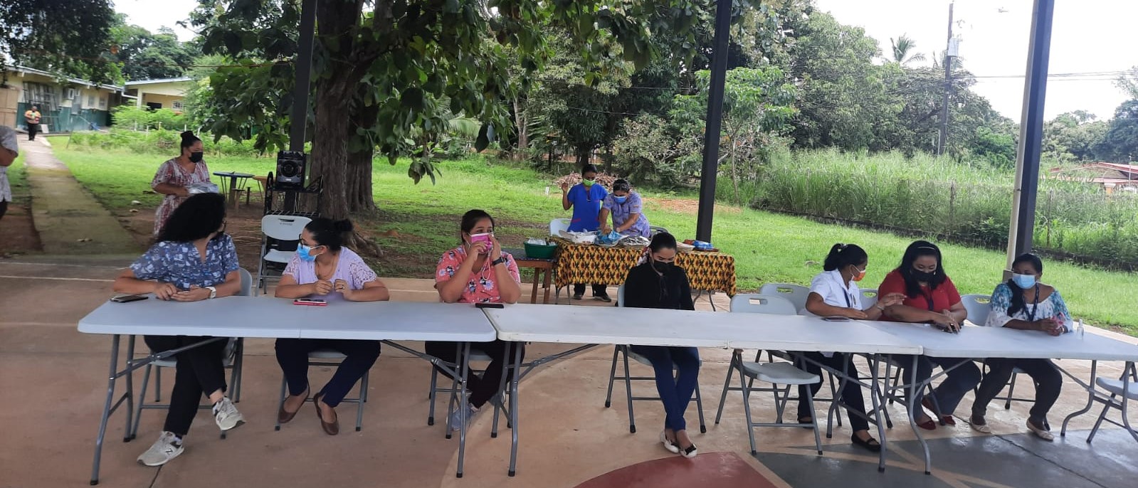 Agasajan trabajadores manuales en el IPHE de Aguadulce