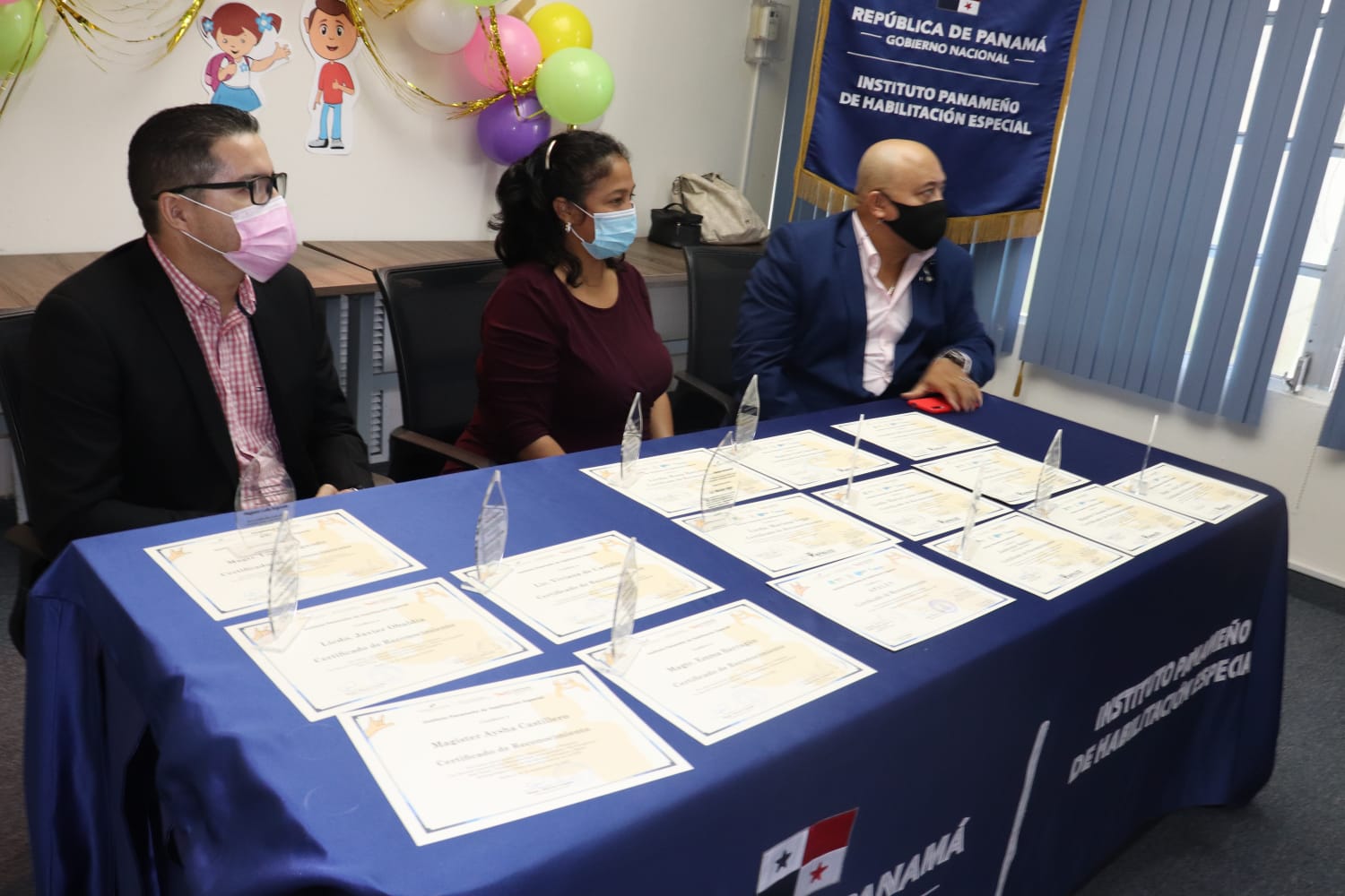 Realizan reconocimiento a expositores de simposios en el mes de la comunidad sorda