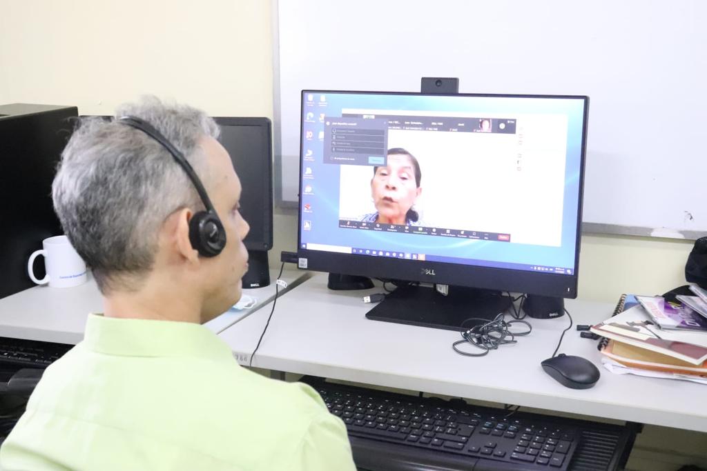 Educan a no videntes sobre el uso correcto de los equipos y herramientas tiflotecnológicos