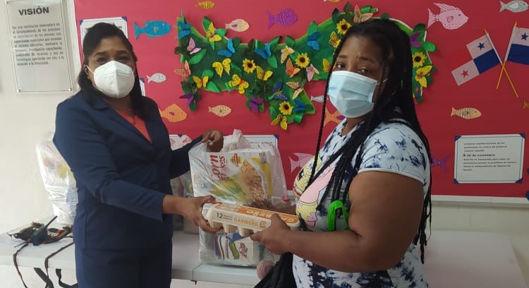 EVE, realiza donación de bolsas de comida a estudiantes y sus familias