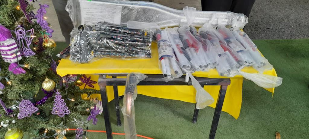 Lotería Nacional dona bastones a la Extensión de Penonomé