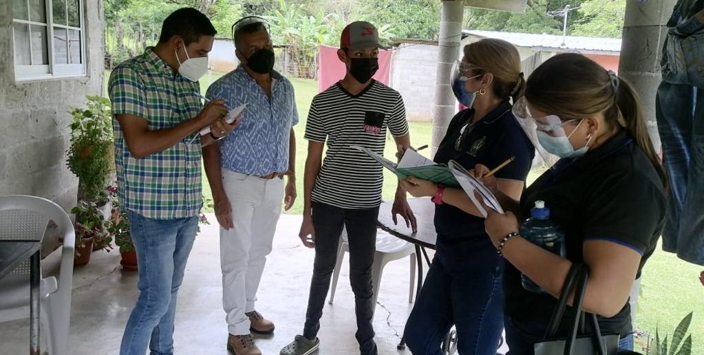 Trabajadores sociales trabajan para fortalecer la convivencia familiar 