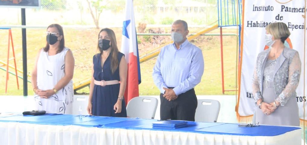 En la Extensión del IPHE de Los Santos: Estudiantes reciben sus certificados de graduación
