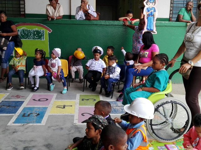 Estudiantes en Colón conmemoran el Día del Trabajador