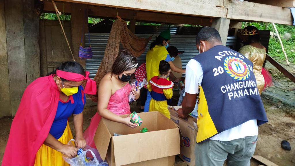 Extensión de Bocas del Toro y Club Activo 20–30 agasajan a niños en comunidades de Changuinola  