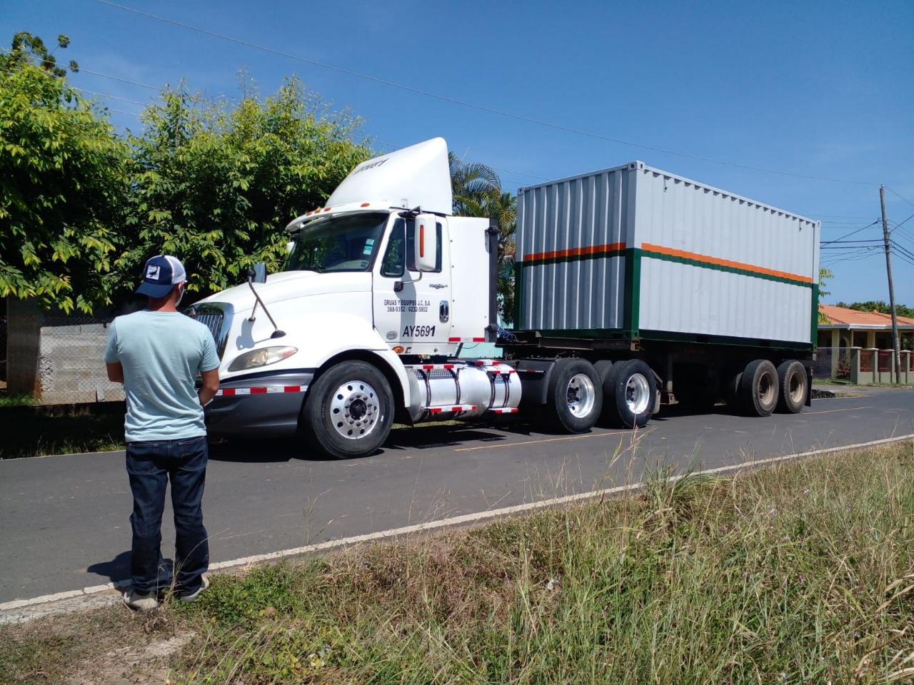 Extensión de Los Santos recibe contenedor para depósito