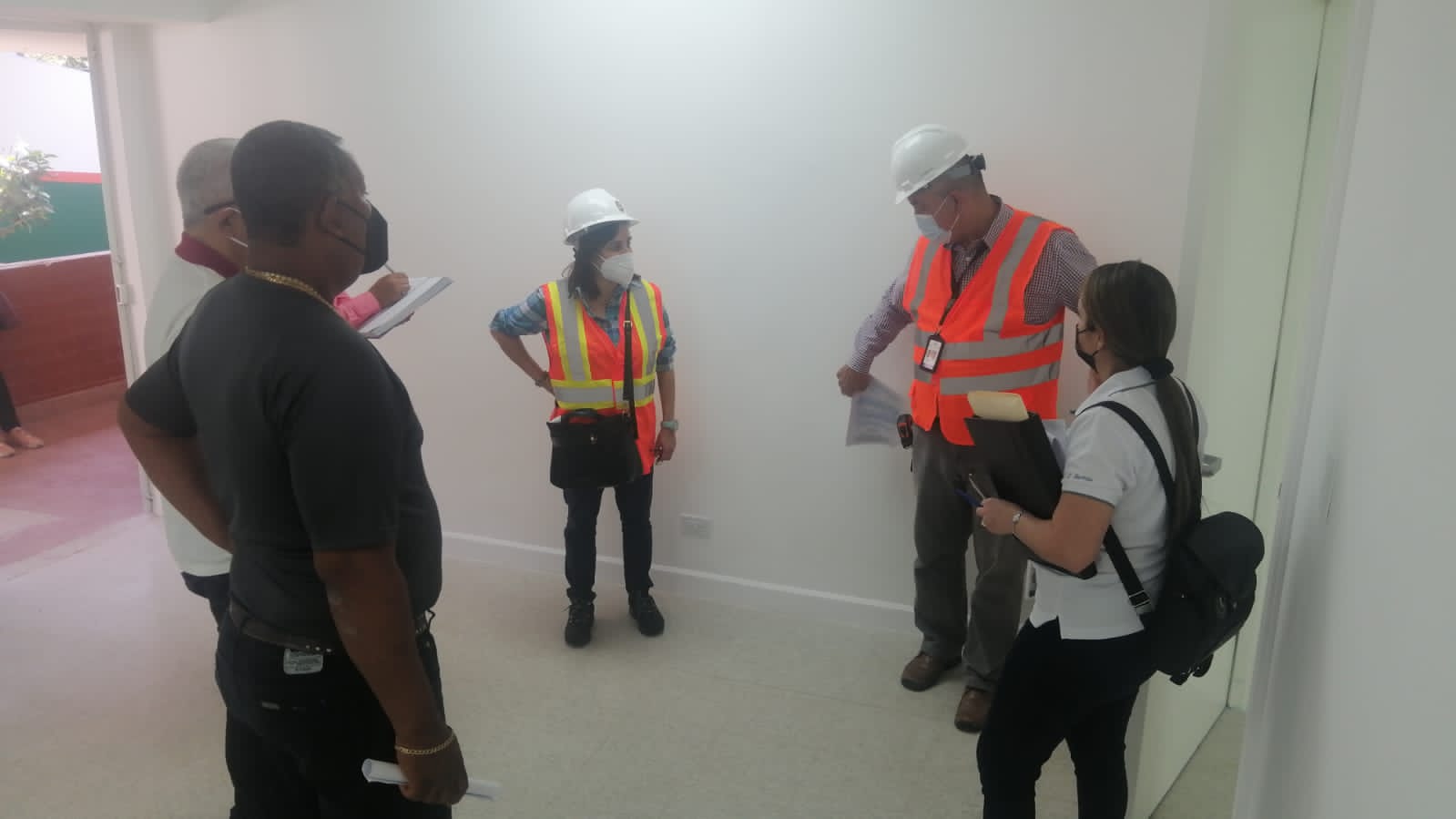 Realizan recorrido de inspección en instalaciones de la Extensión del IPHE de Herrera