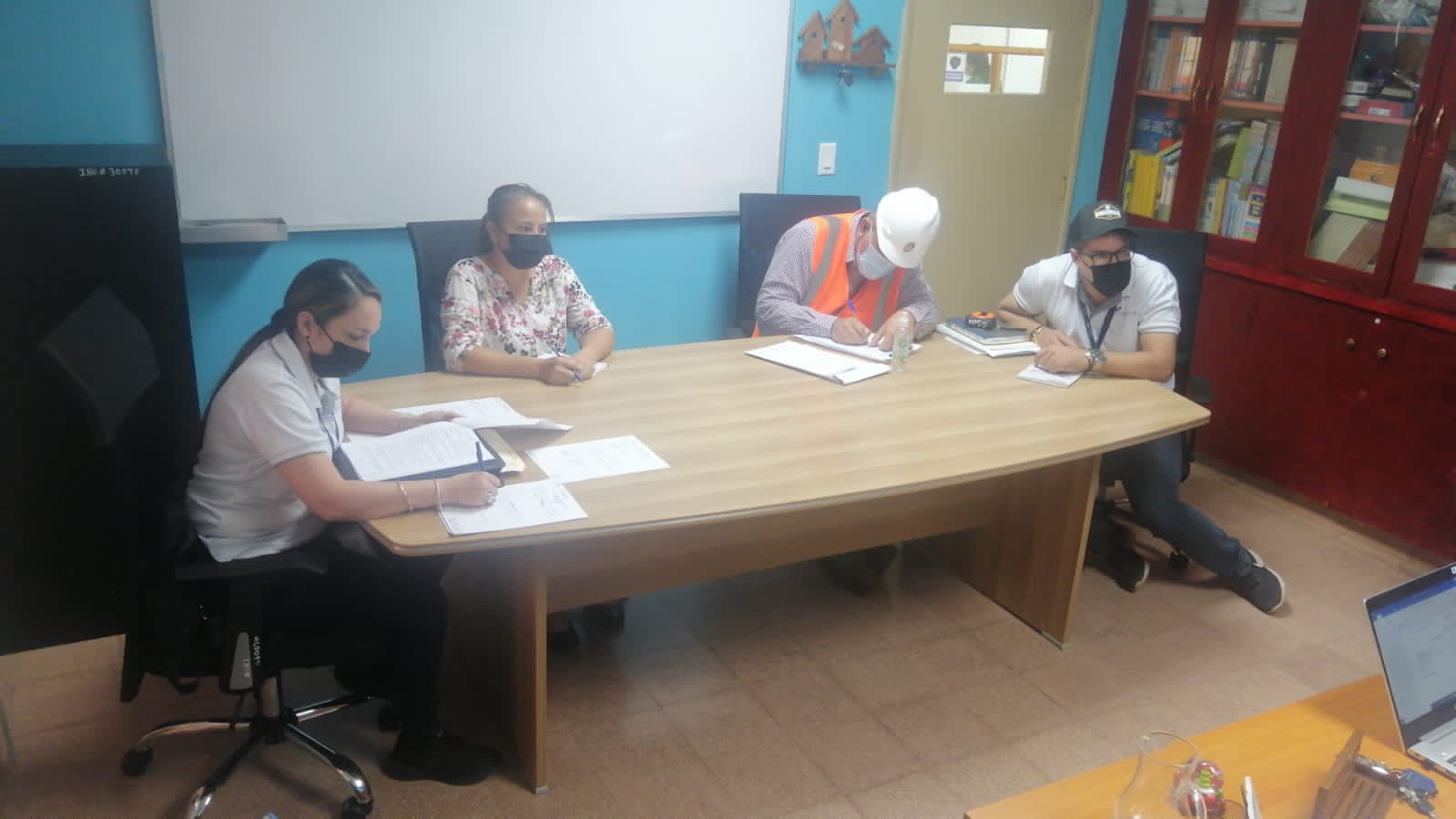 Comité de Cumplimiento de Obras del IPHE, se reúne con directivos de la Extensión de Herrera