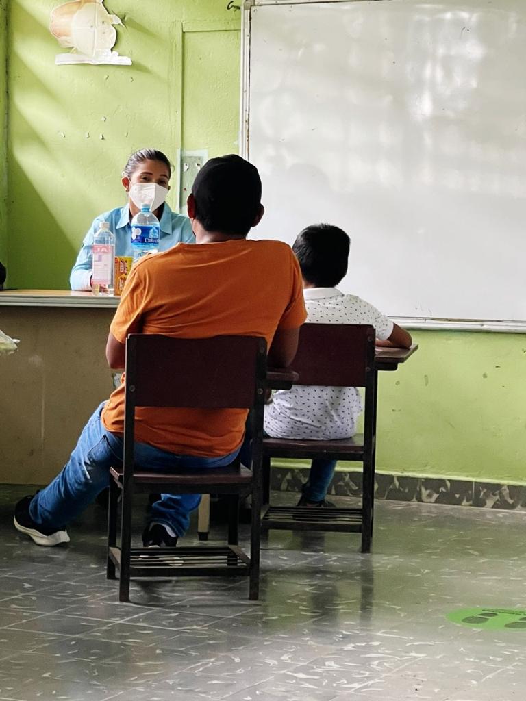Equipo técnico brinda atención especializada a estudiantes en Isla Colón