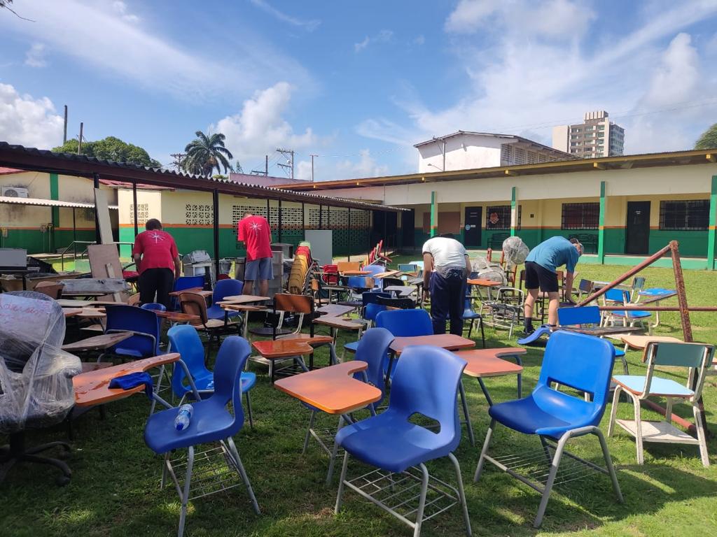 Voluntarios realizan limpieza en la Extensión de Colón 