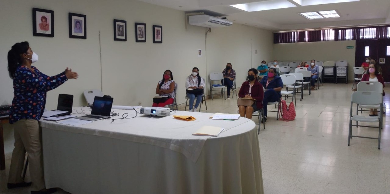 Educadores se documentan sobre la Baja Visión en los niños, su apoyo y la habilitación